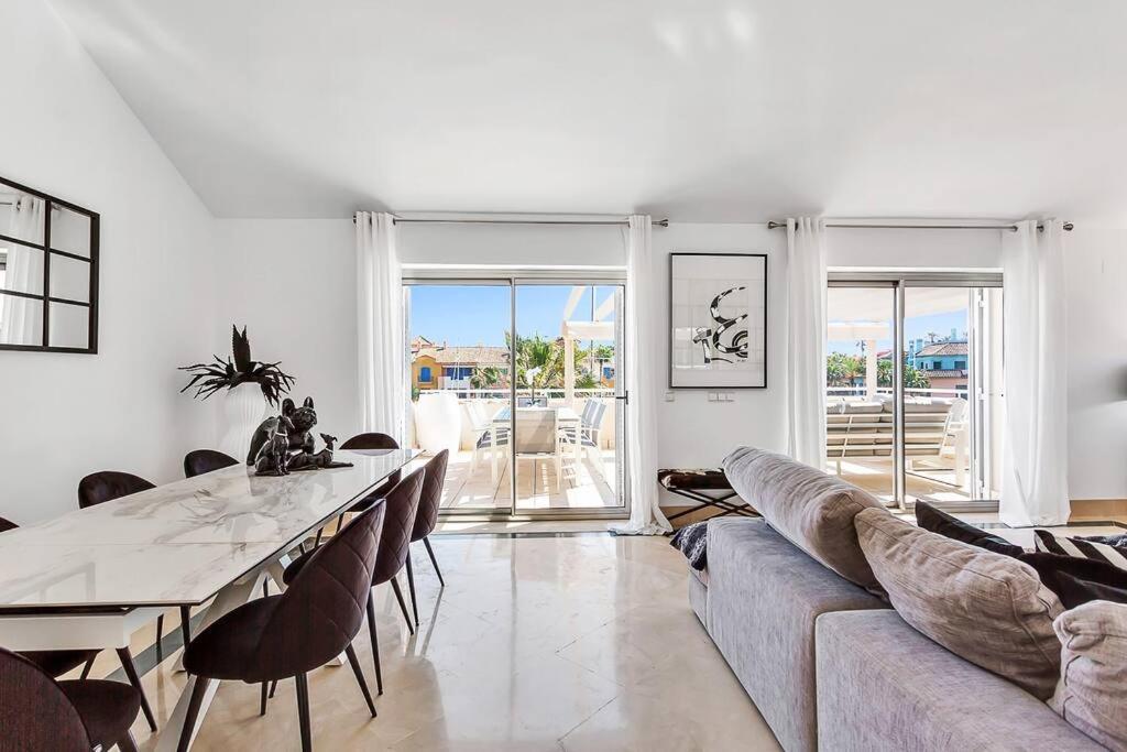 Yolo Spaces - Sotogrande Sea View Penthouse Сан Роке Екстериор снимка