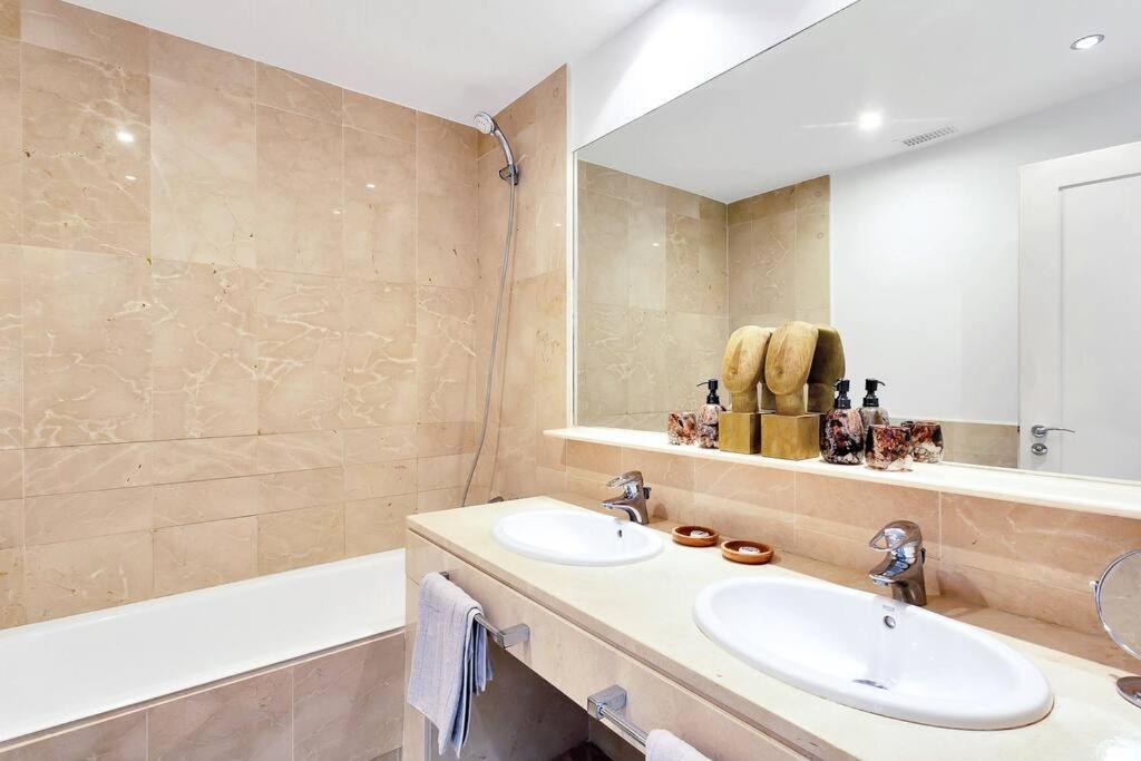 Yolo Spaces - Sotogrande Sea View Penthouse Сан Роке Екстериор снимка