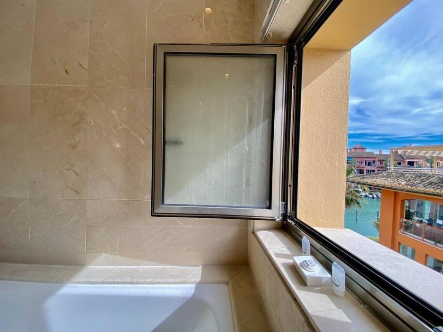 Yolo Spaces - Sotogrande Sea View Penthouse Сан Роке Екстериор снимка
