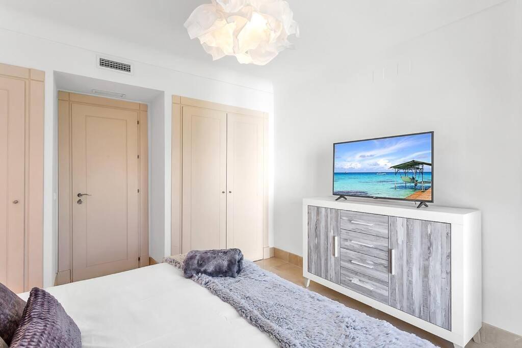 Yolo Spaces - Sotogrande Sea View Penthouse Сан Роке Екстериор снимка