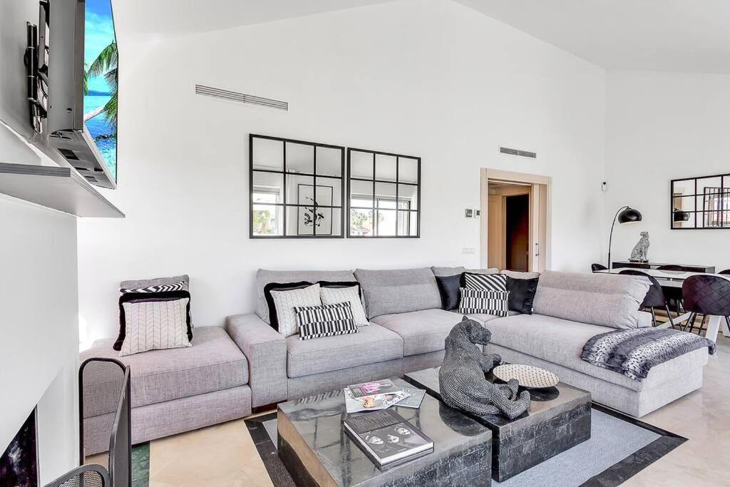Yolo Spaces - Sotogrande Sea View Penthouse Сан Роке Екстериор снимка