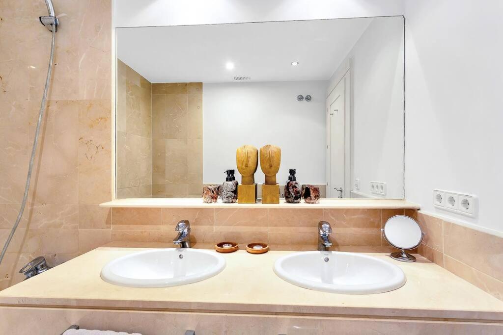 Yolo Spaces - Sotogrande Sea View Penthouse Сан Роке Екстериор снимка