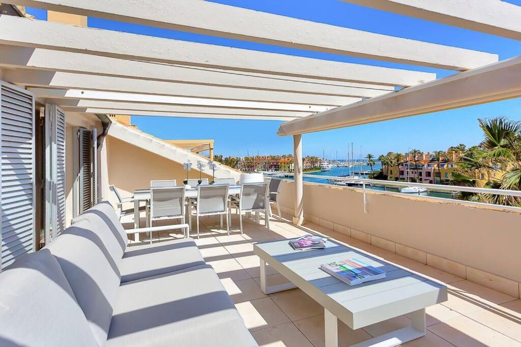 Yolo Spaces - Sotogrande Sea View Penthouse Сан Роке Екстериор снимка