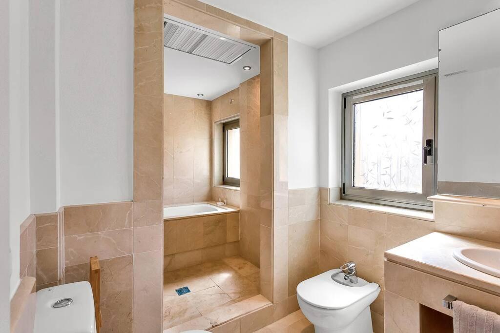 Yolo Spaces - Sotogrande Sea View Penthouse Сан Роке Екстериор снимка