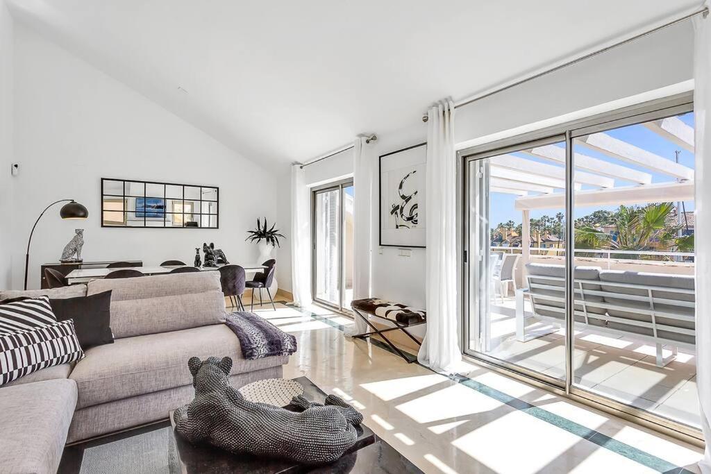 Yolo Spaces - Sotogrande Sea View Penthouse Сан Роке Екстериор снимка